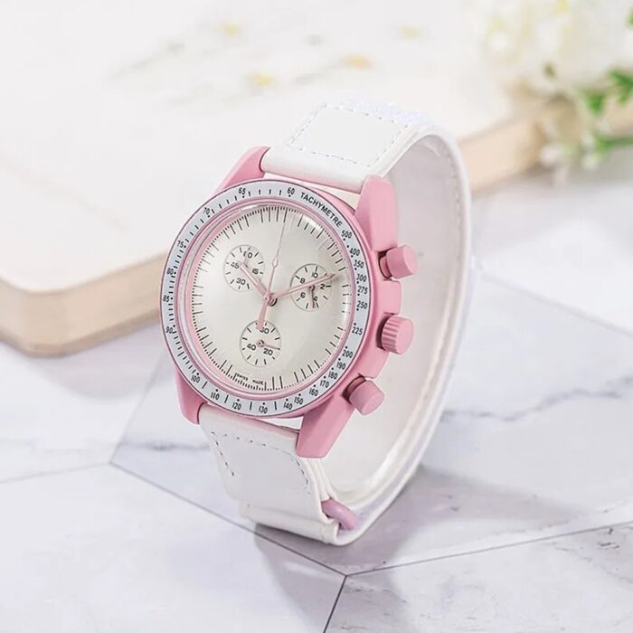 moteriskas-laikrodis-su-baltu-dirzeliu-ir-roziniu-korpusu.jpg moteriskas-laikrodis-su-baltu-dirzeliu-ir-roziniu-korpusu.jpg