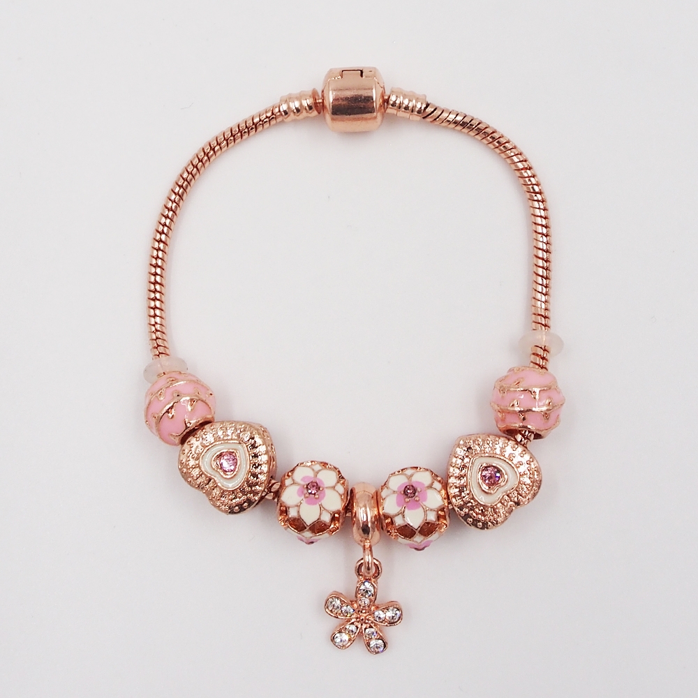 Rožinio aukso spalvos apyrankė su rožiniais karoliukais