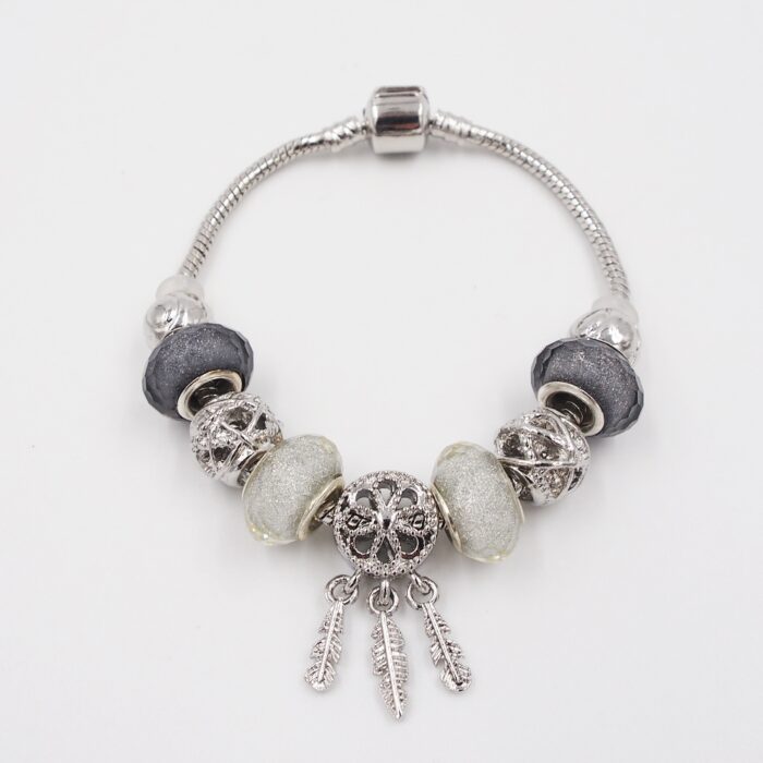 sidabrines-spalvos-apyranke-su-baltais-akcentais-1.jpg sidabrines-spalvos-apyranke-su-baltais-akcentais-1.jpg