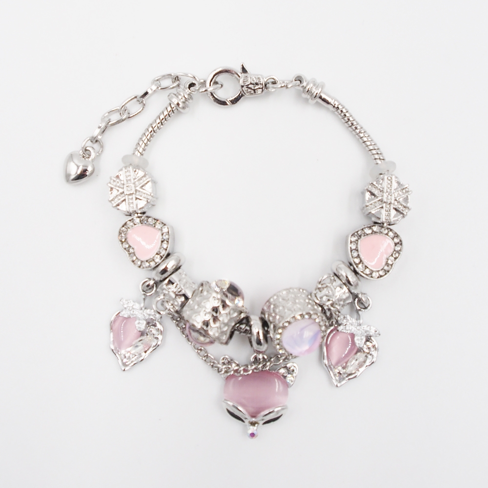 Sidabrinės spalvos apyrankė su šviesiai rožiniais akcentais