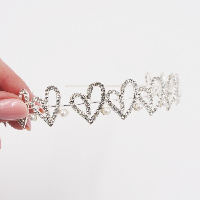 sidabrines-spalvos-plauku-lankelis-su-zerinciomis-sirdelemis-2.jpg sidabrines-spalvos-plauku-lankelis-su-zerinciomis-sirdelemis-2.jpg