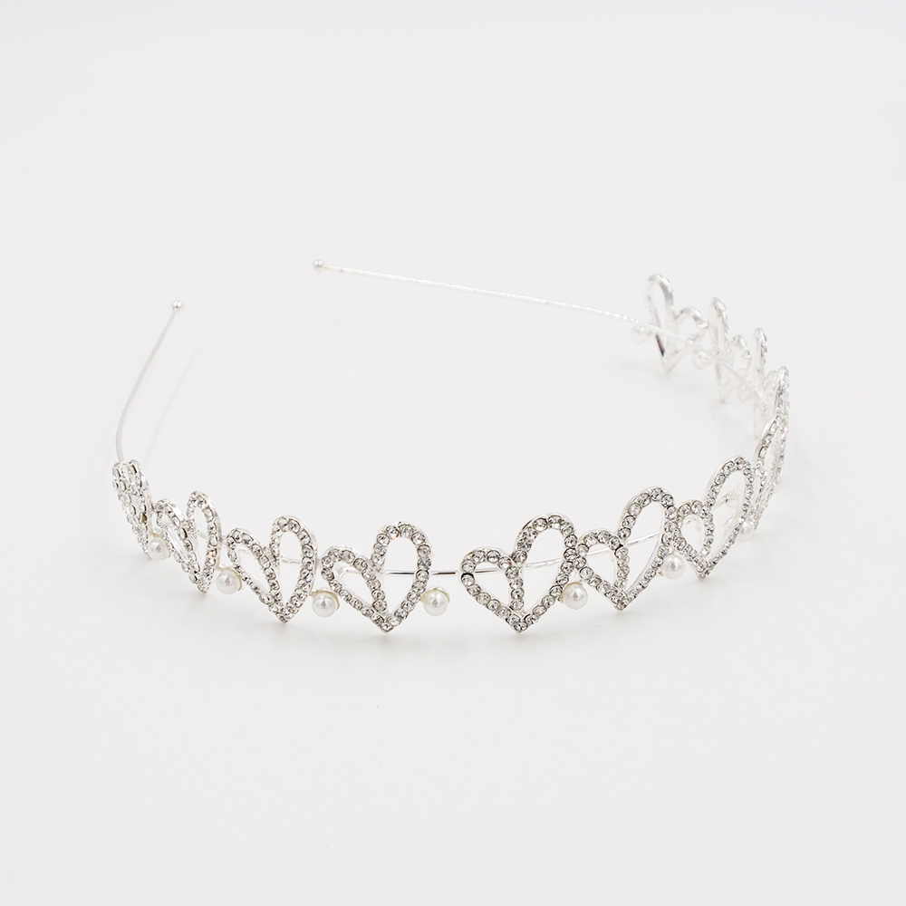 Sidabrinės spalvos plaukų lankelis su žėrinčiomis širdelėmis