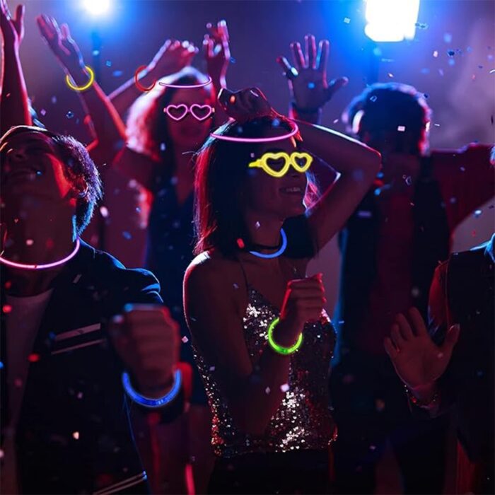 svieciantis-akiniai-2.jpg svieciantis-akiniai-2.jpg