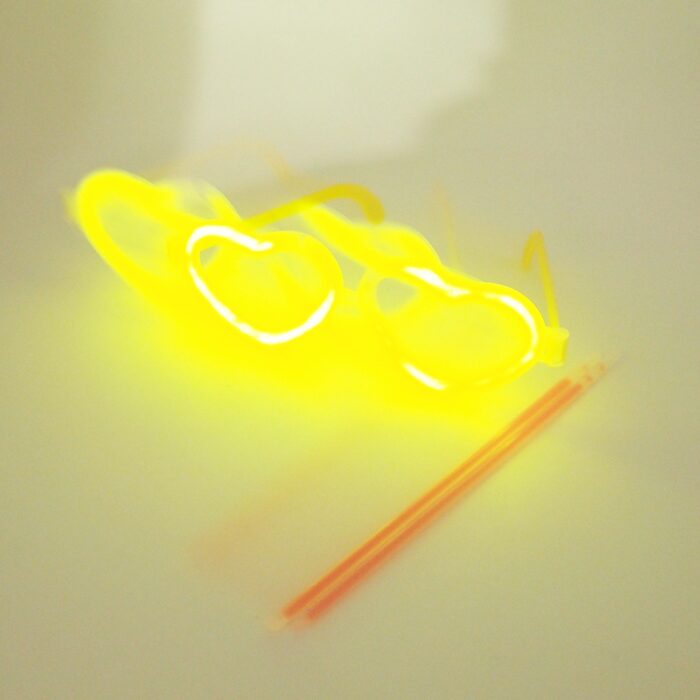 svieciantis-akiniai-7.jpg svieciantis-akiniai-7.jpg