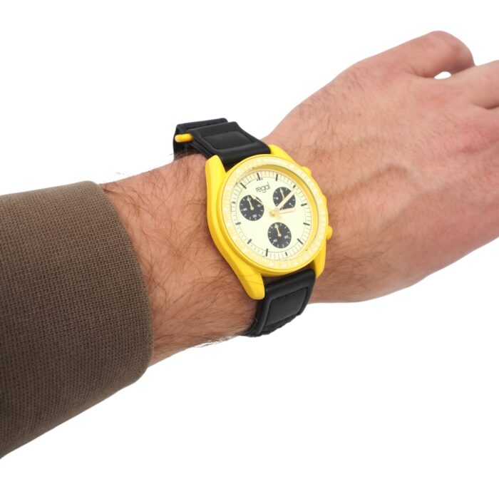 vyriskas-laikrodis-su-geltonu-korpusu-ir-juodu-dirzeliu-1.jpg vyriskas-laikrodis-su-geltonu-korpusu-ir-juodu-dirzeliu-1.jpg