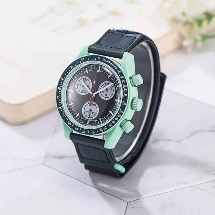 vyriskas-laikrodis-su-juodu-dirzeliu-ir-metu-spalvos-korpusu.jpg vyriskas-laikrodis-su-juodu-dirzeliu-ir-metu-spalvos-korpusu.jpg