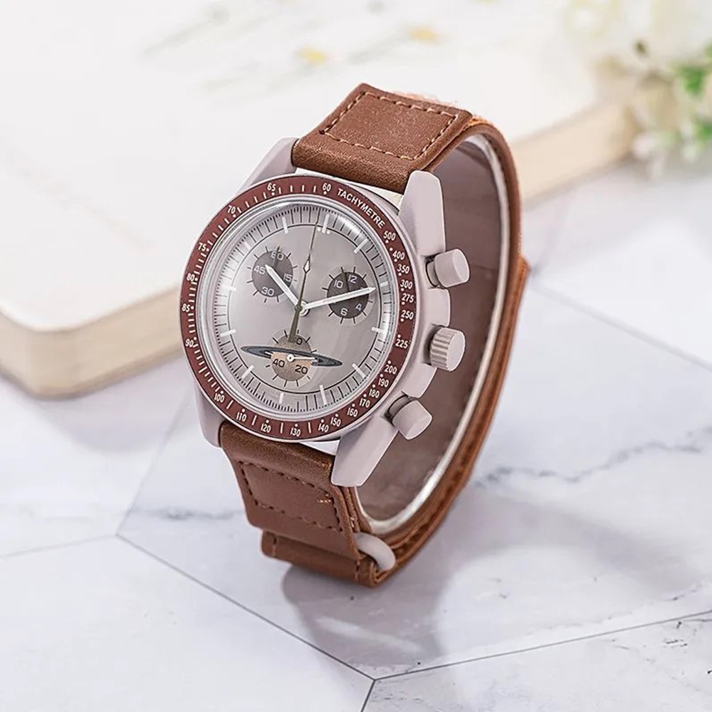 Vyriškas laikrodis su rudu dirželiu